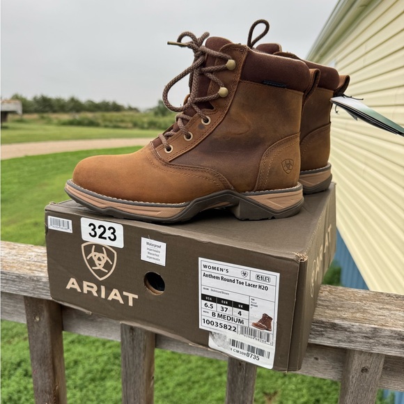 Ariat Women’s Tan and Brown Lace-Up Boots - Picture 1 of 4